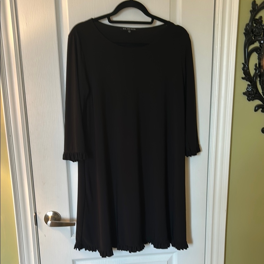 Black Relaxed 3/4 Sleeve Tunic Dress